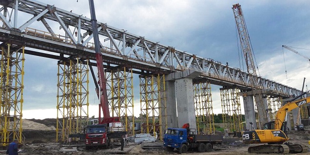 Construction of a double-track electrified section of Zhuravka-Bochenkovo. Railroad bridge